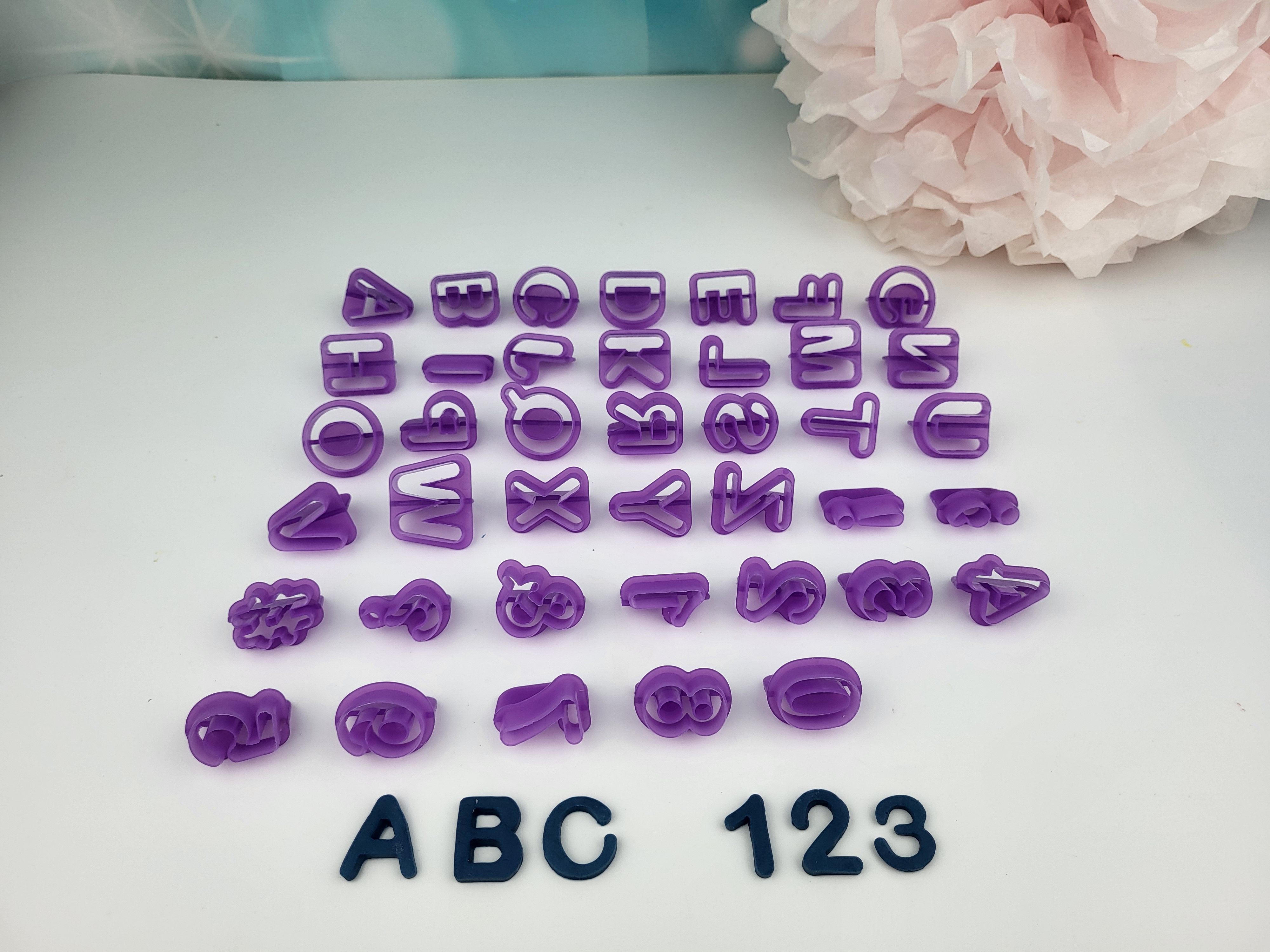 Ausstecherset Großbuchstaben und Zahlen