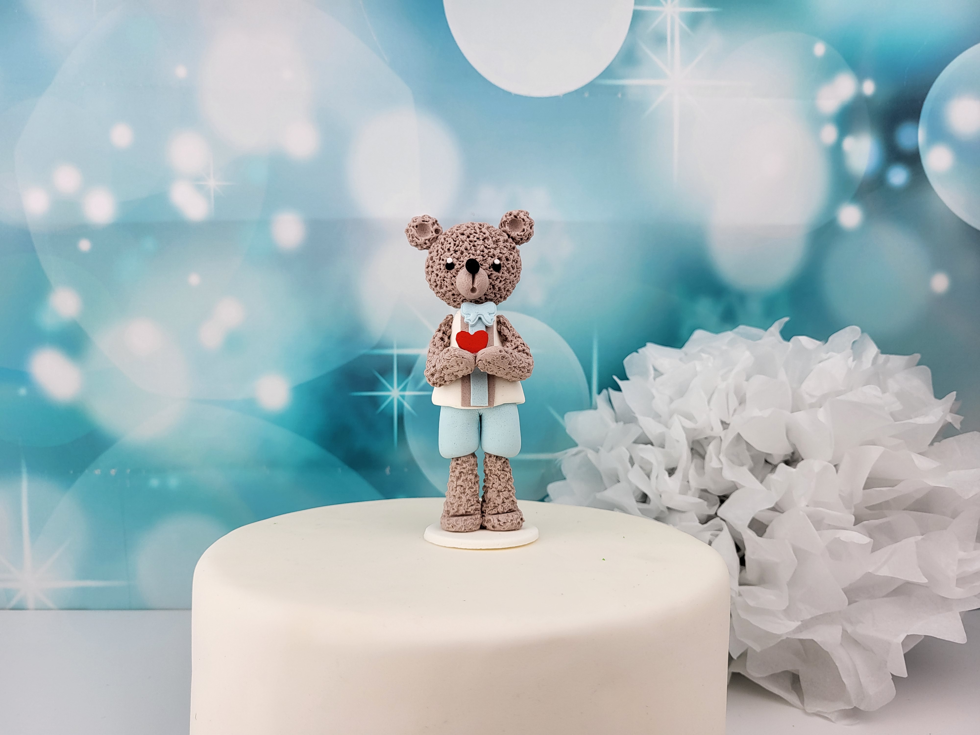 Bär mit Herz handmodelliert 