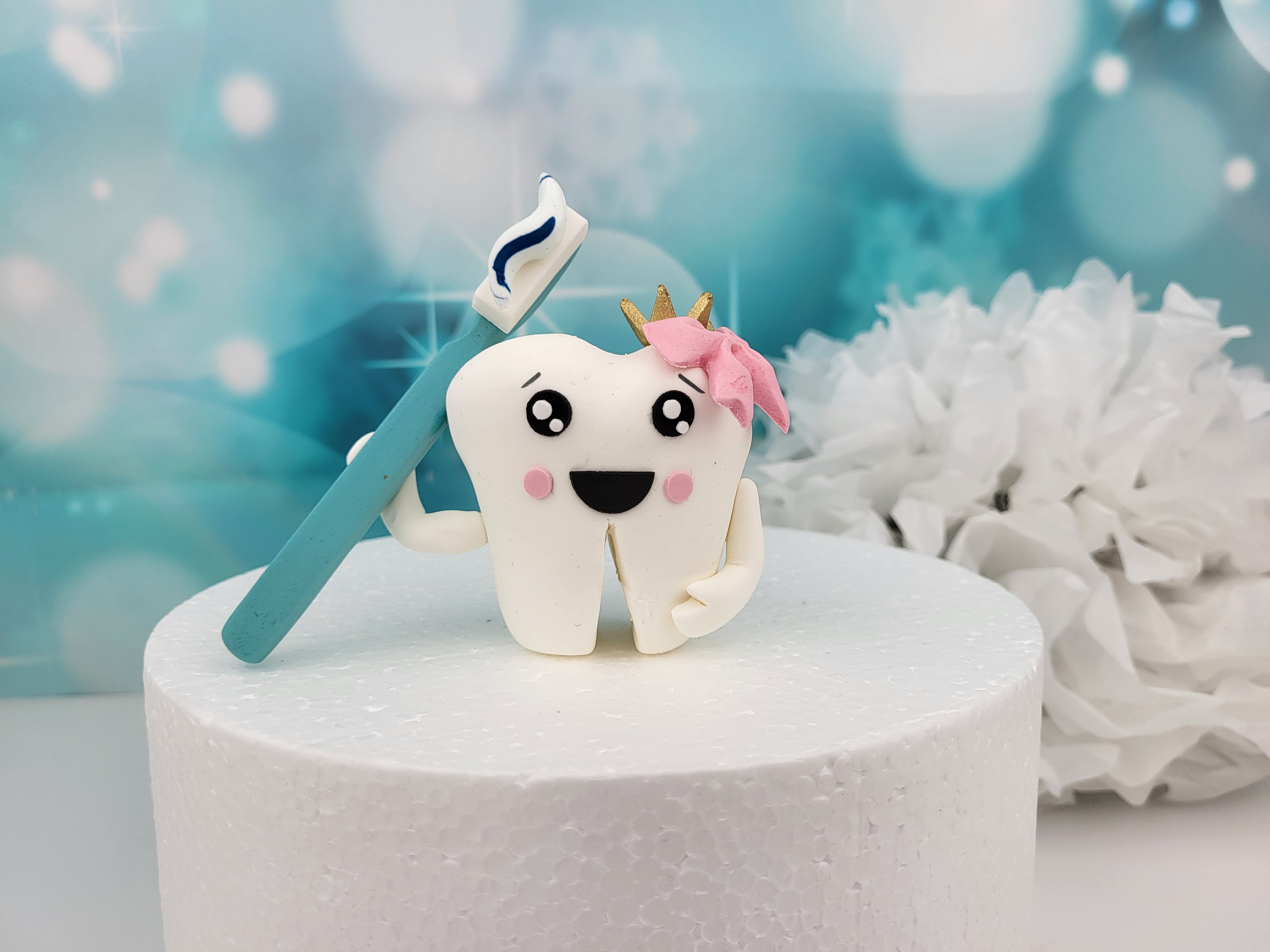 Zahn mit Zahnbürste