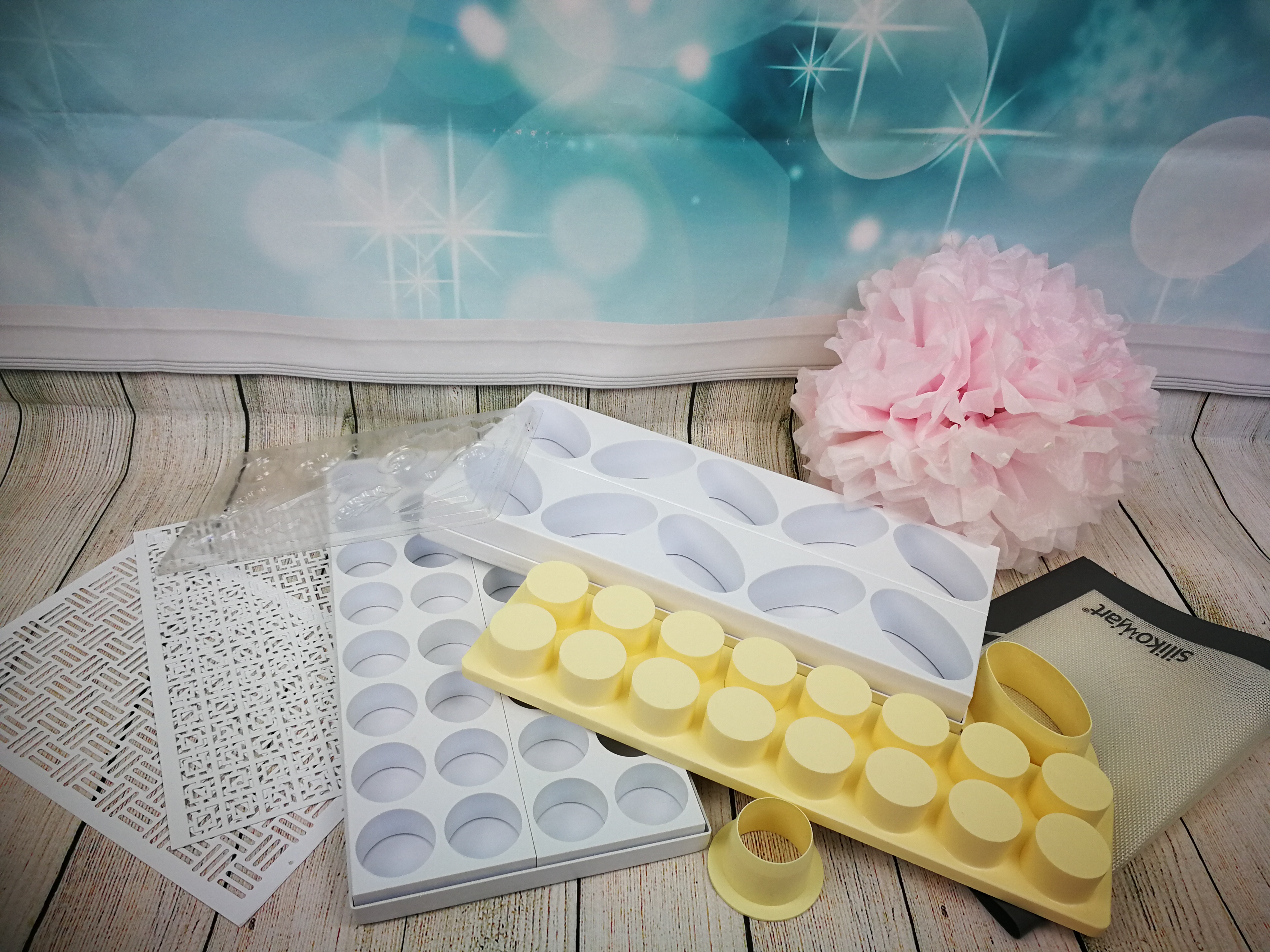 ZUM AUSLEIHEN Petit Four Set 