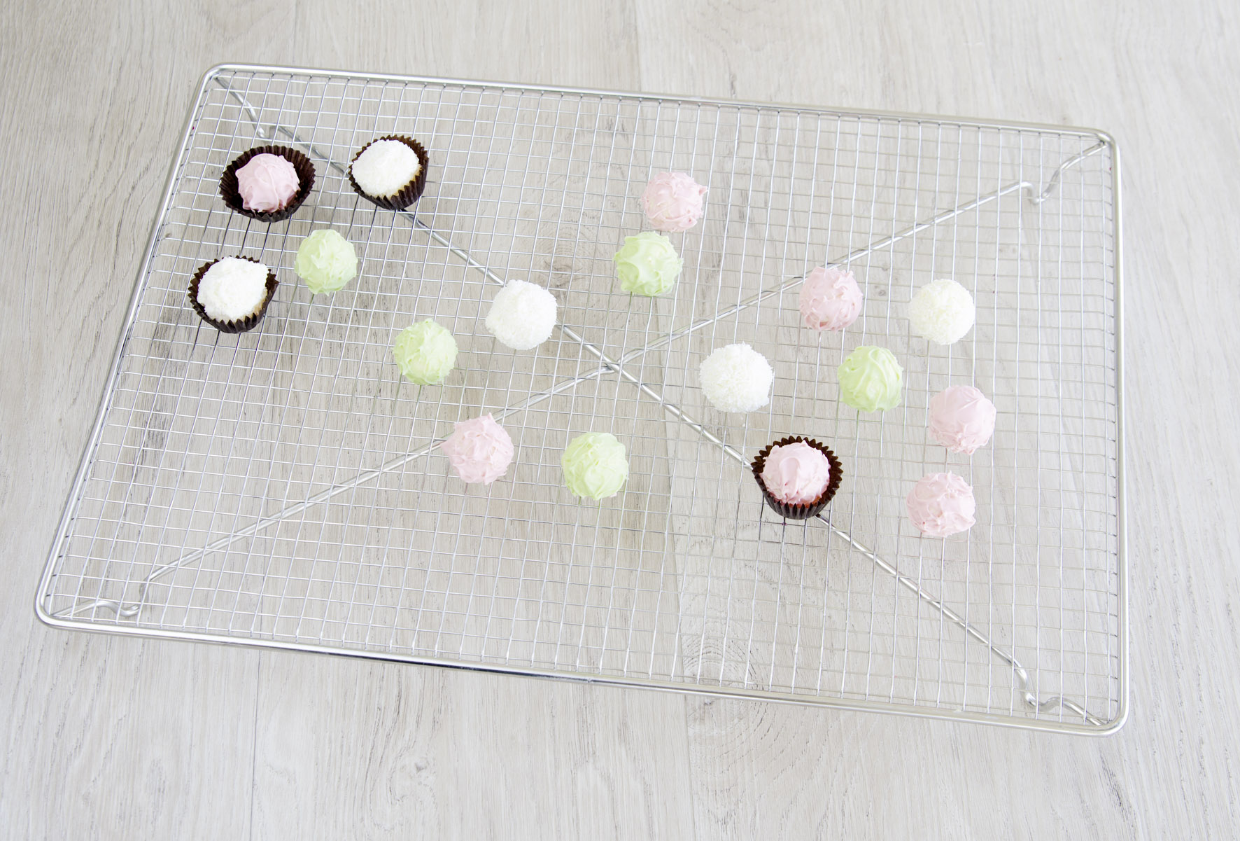 Tortengitter / Trüffelgitter fein mit Füßen