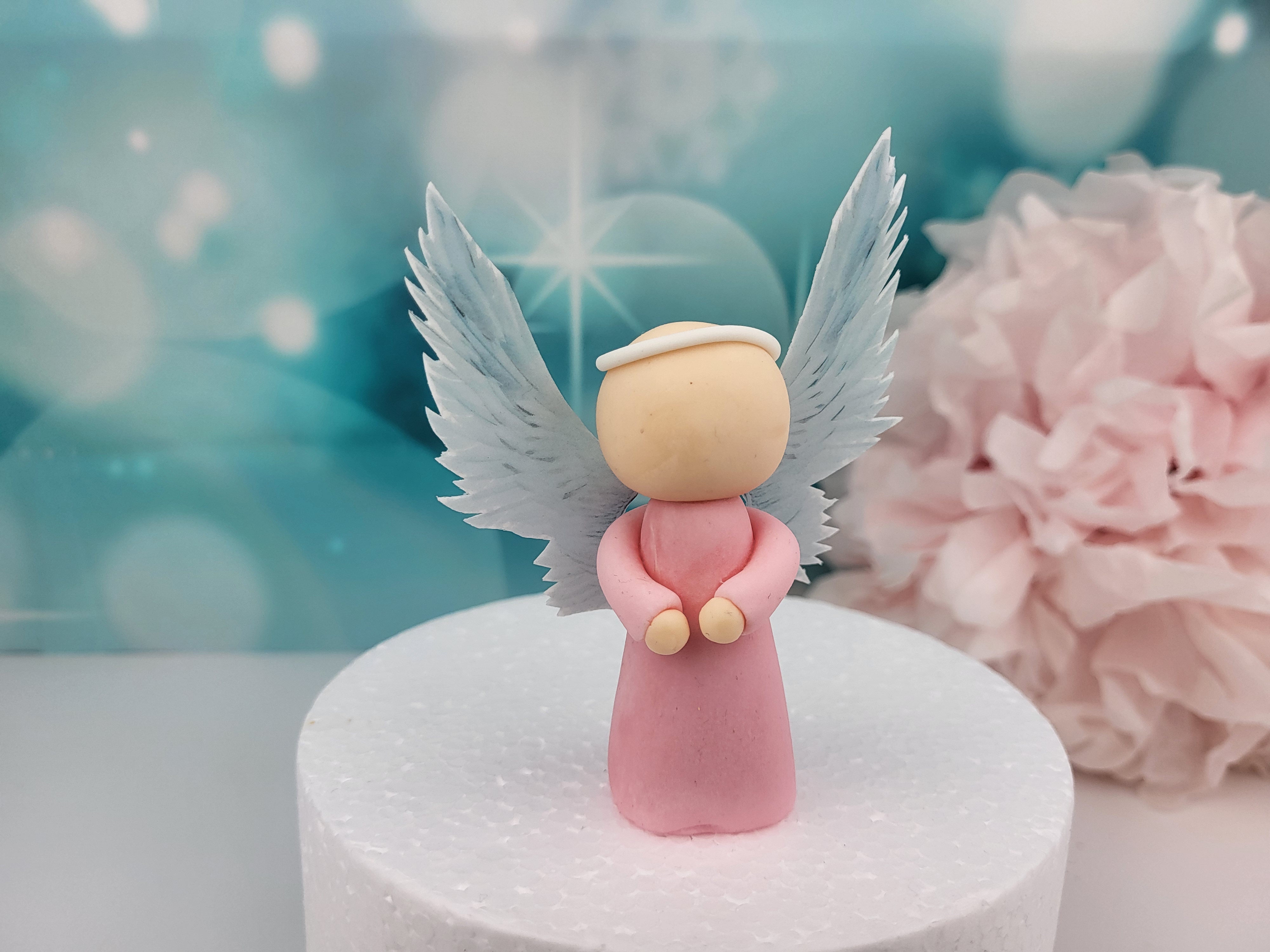 Engel rosa handmodelliert