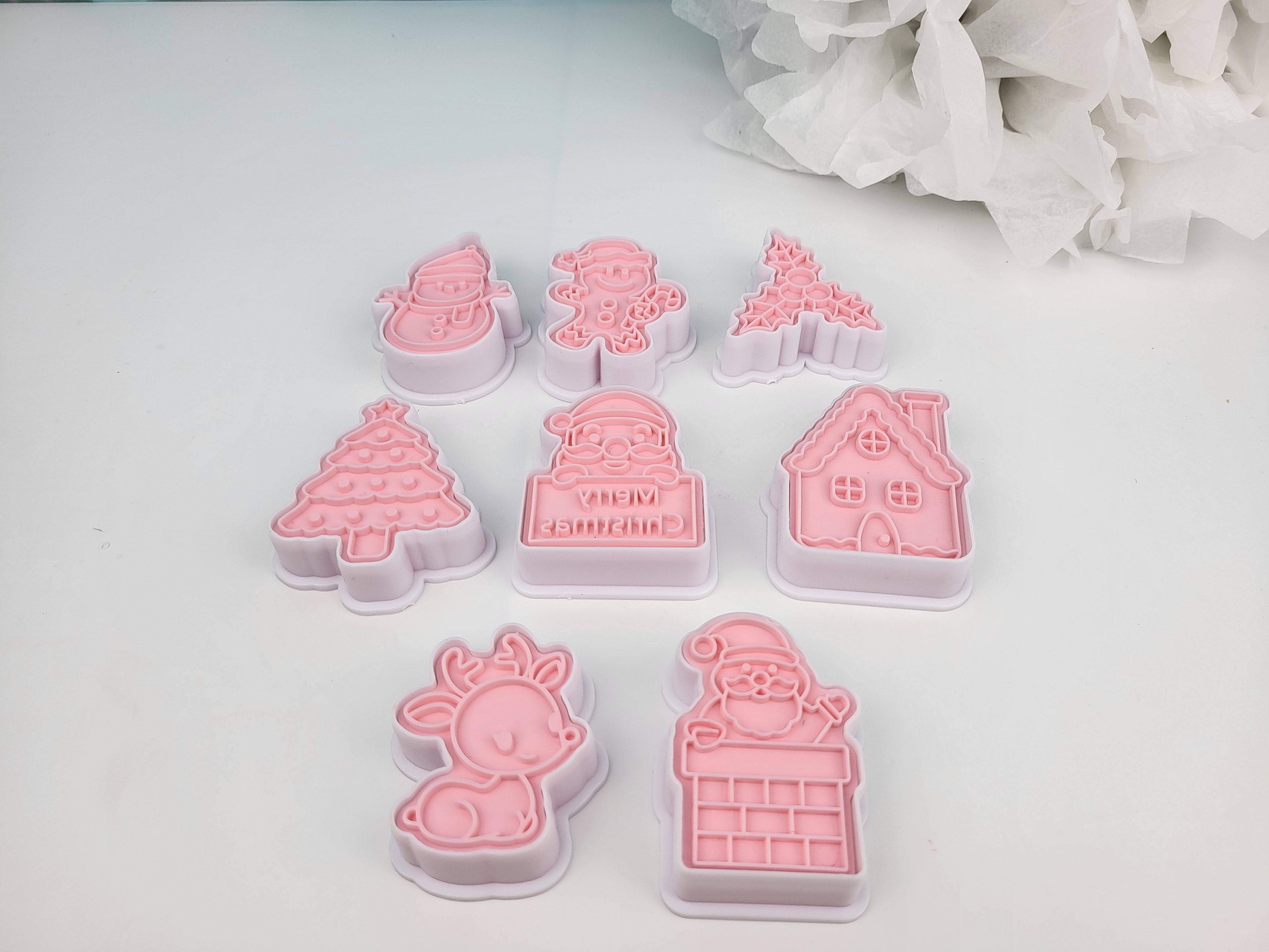 Weihnachtliches 8-teiliges Ausstecher-Set mit Prägung