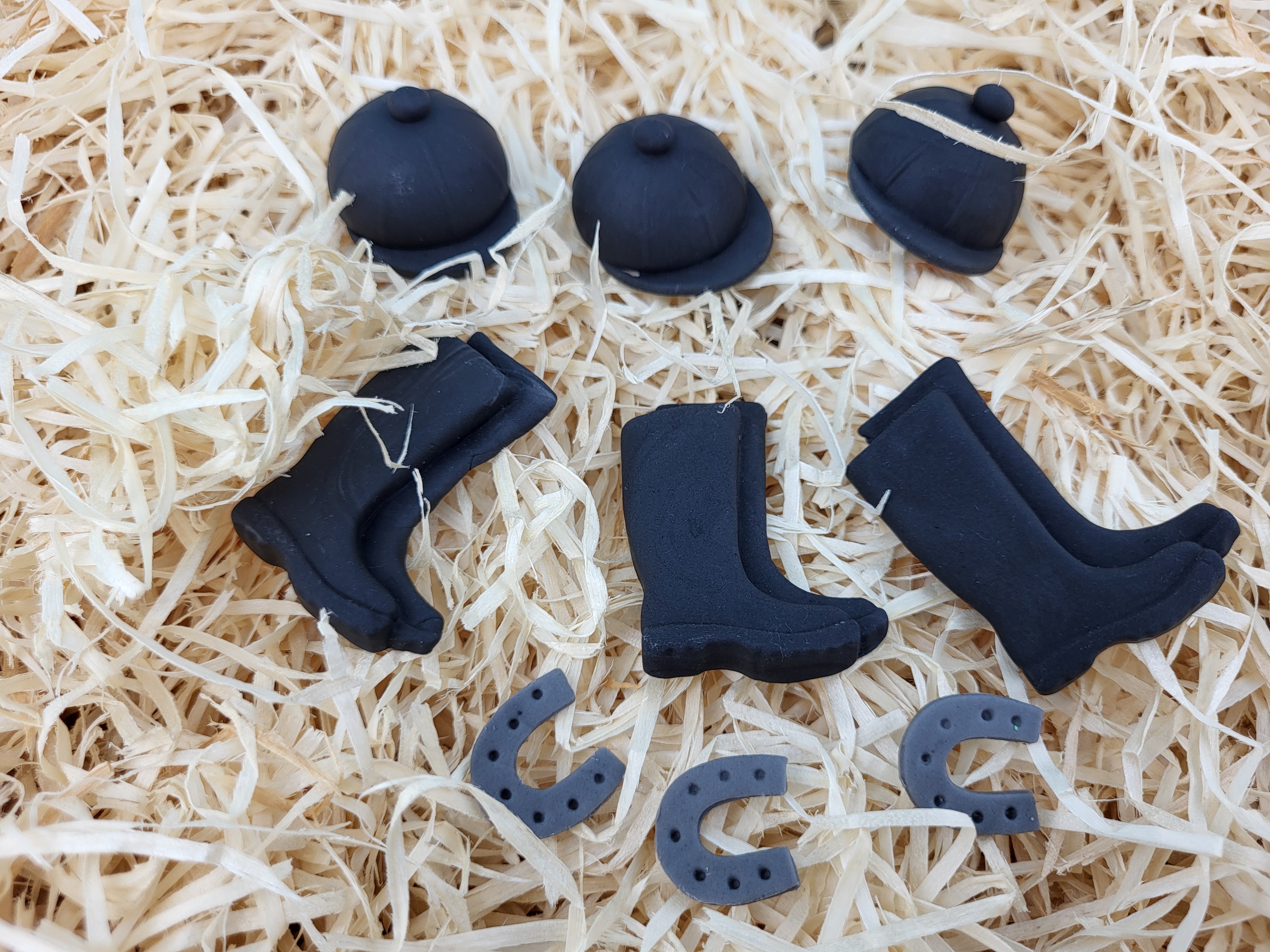 Zuckerdekoration Reiterset Stiefel Reithelm Hufeisen