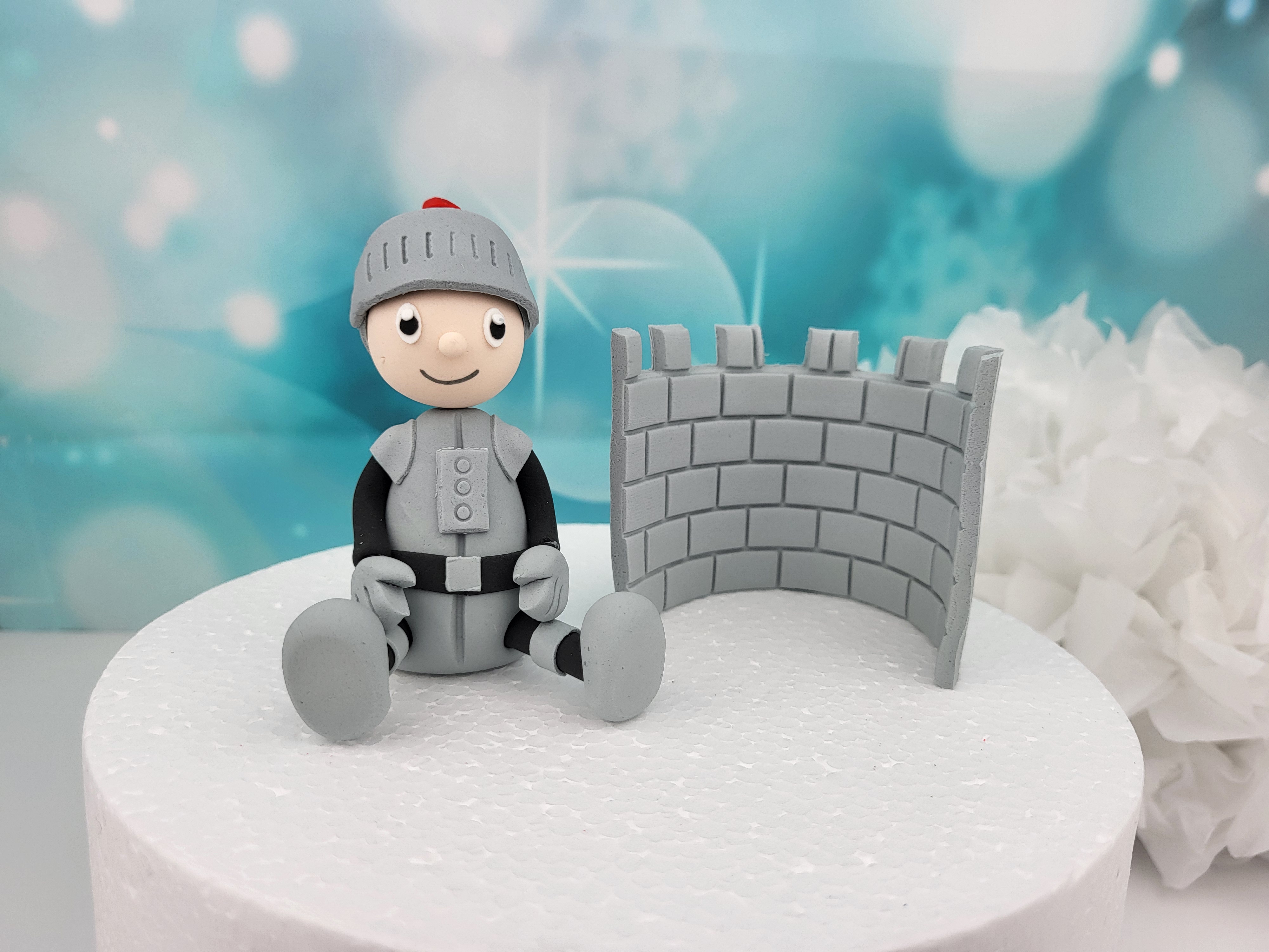 Tortenfigur Ritter mit Burgmauer
