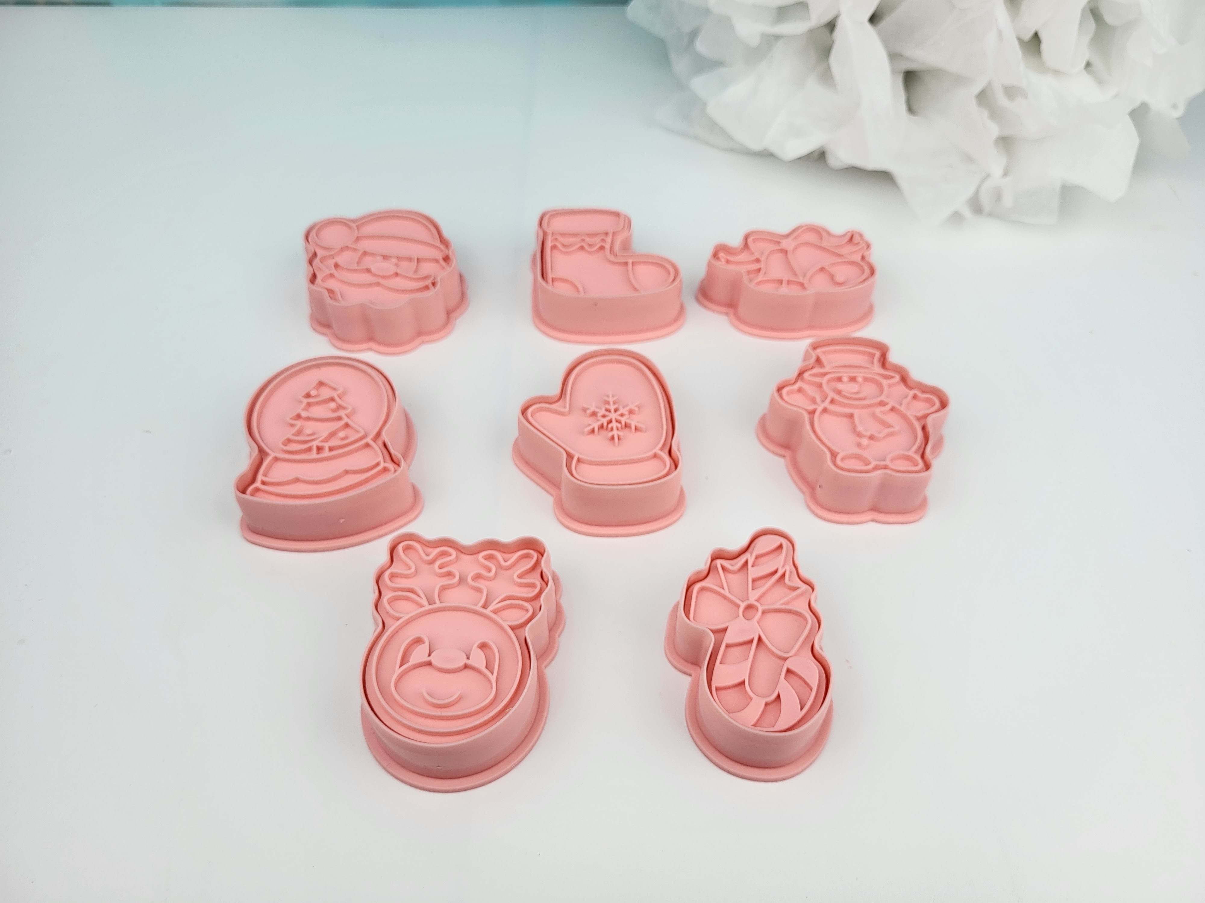 Weihnachtliches 8-teiliges Ausstecher-Set mit Prägung