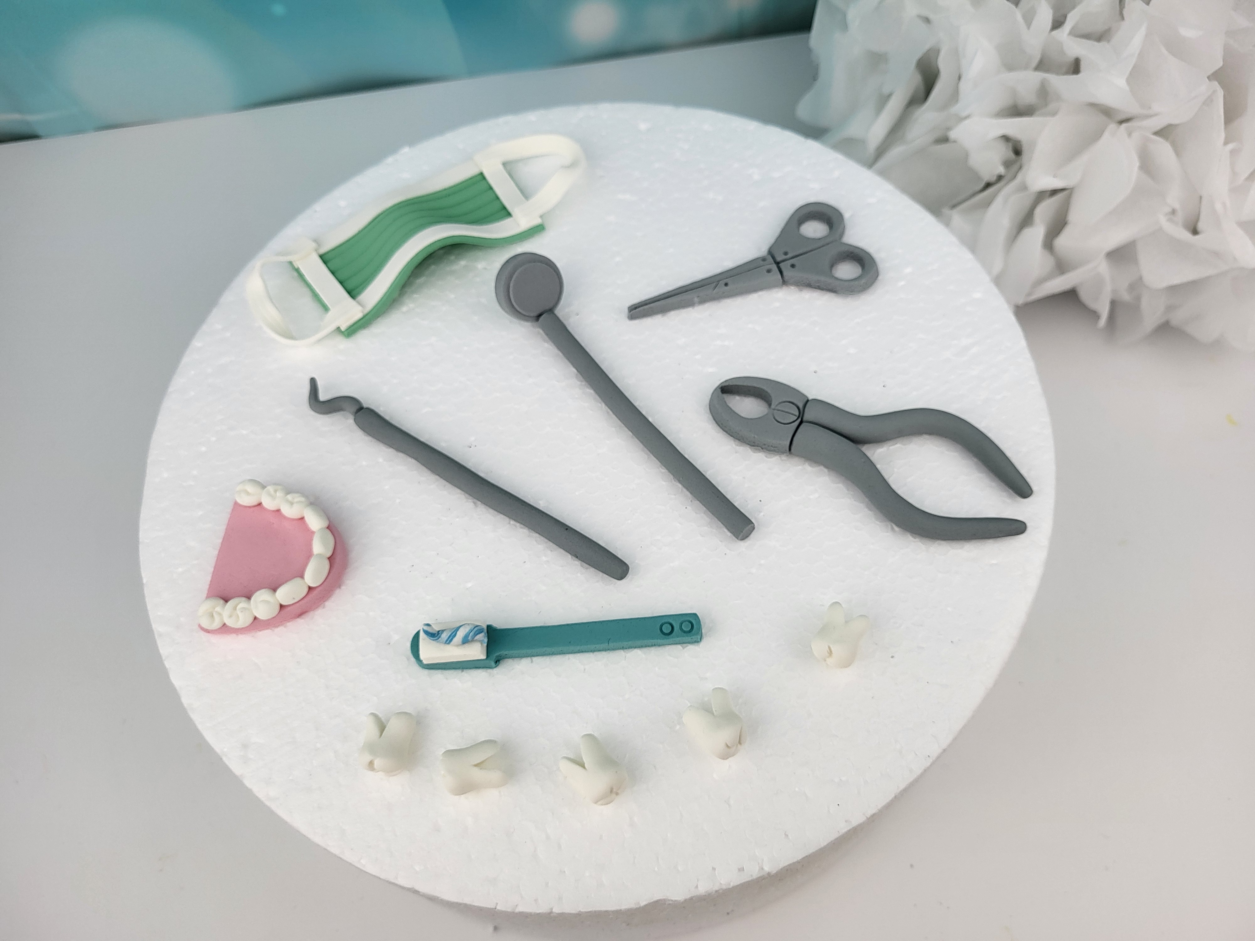 Modelliertes Zahnarzt-Set aus Zuckermasse